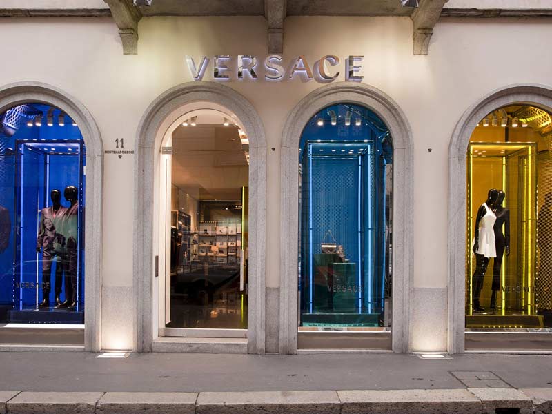 Gli studi nel deal Versace